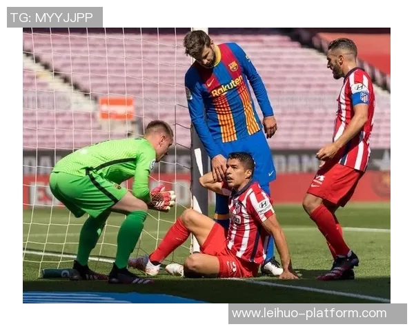 友谊赛精彩对决AC米兰与巴萨战成平局乌龙球引发全场欢呼